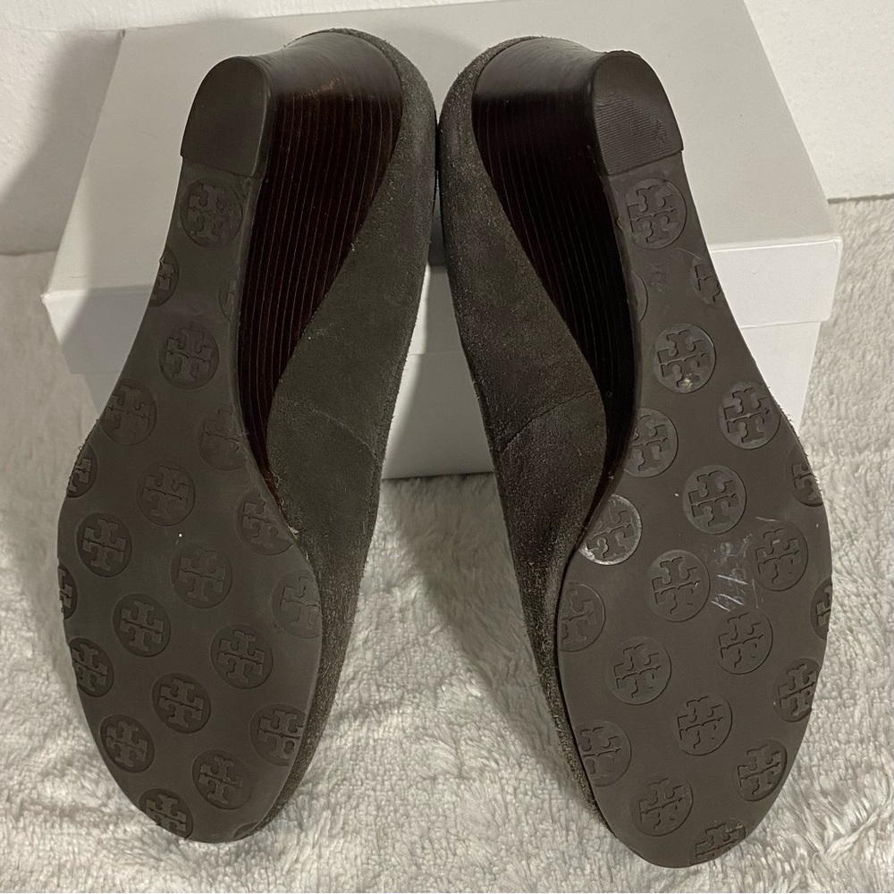 Tory Burch Sally Spilt Suede Wedge Heels Women’s Size 10M Elephant Gray - Picture 8 of 13